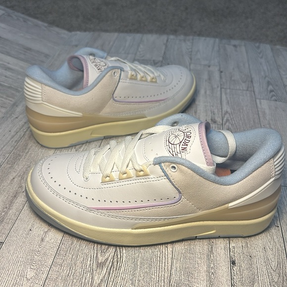 New in box Womens Air JORDAN 2 Retro Low! - Picture 5 of 12